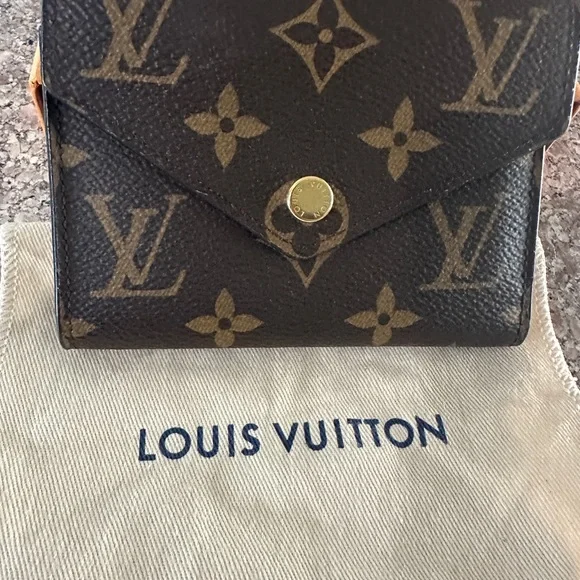 Louis Vuitton Victorine Wallet - Picture 4 of 11